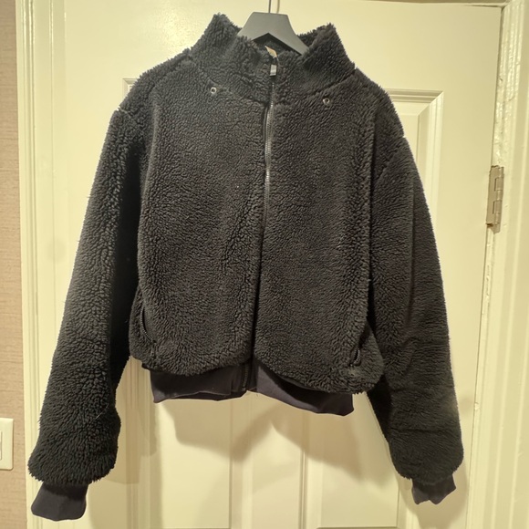 Women's Alo Black Fleece Foxy Jacket - Picture 3 of 10